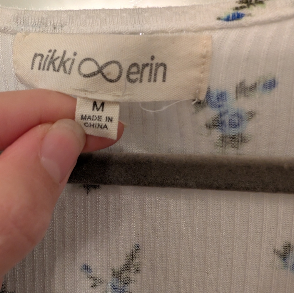 Nikki&Erin Spring Floral Ribbed Scrunched Front Top Size Medium - Picture 5 of 8
